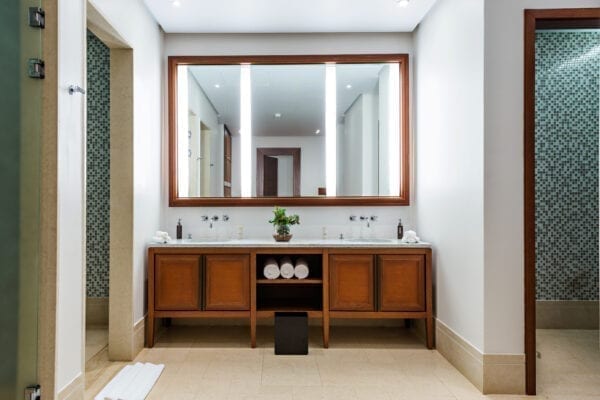 Beautiful Large Bathroom in Luxury Hotel