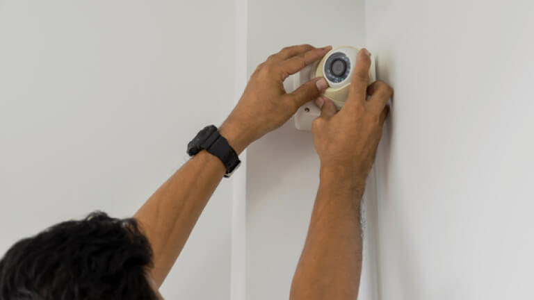 Technicians are installing a cctv camera on the roof, can connect to the Internet, and control the camera